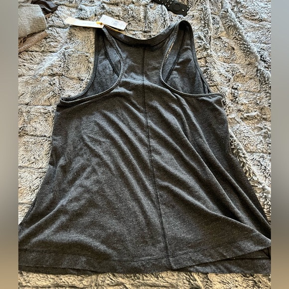 V neck tank top - Picture 3 of 3